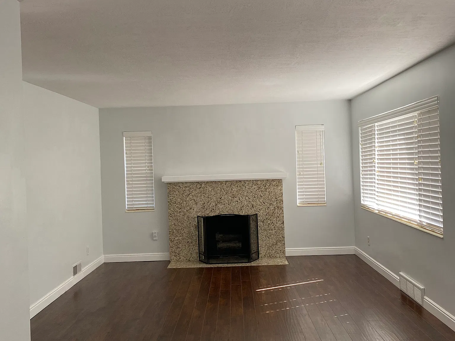 2565 E Yermo Ave — Photo 3