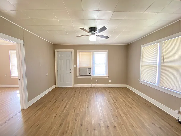 1345 SW 27th St — Photo 5