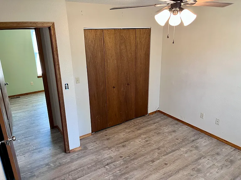 1038 Clark St — Photo 15