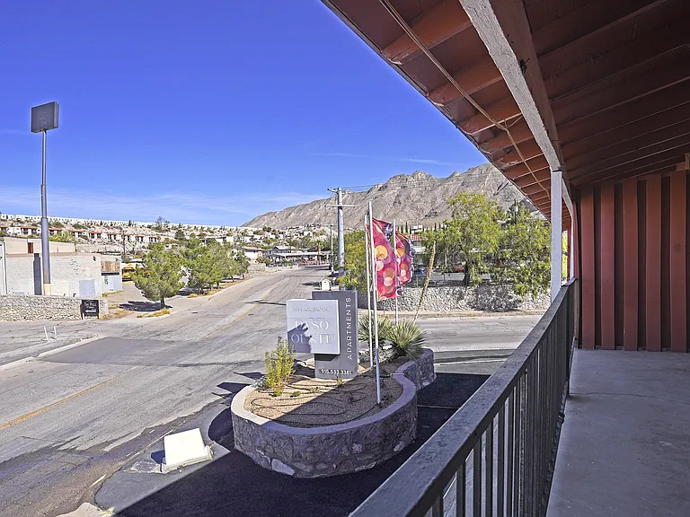 Paso Oeste Apartments — Photo 19