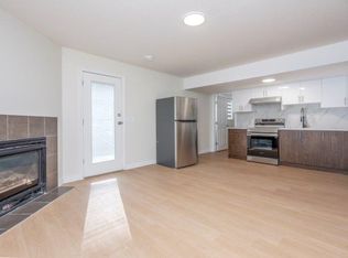 146 Shawbrooke Grn SW #B, Calgary, AB T2Y3B8