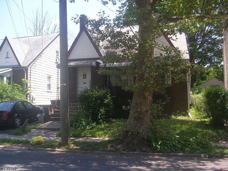 2nd image of 1565 Wainwright St