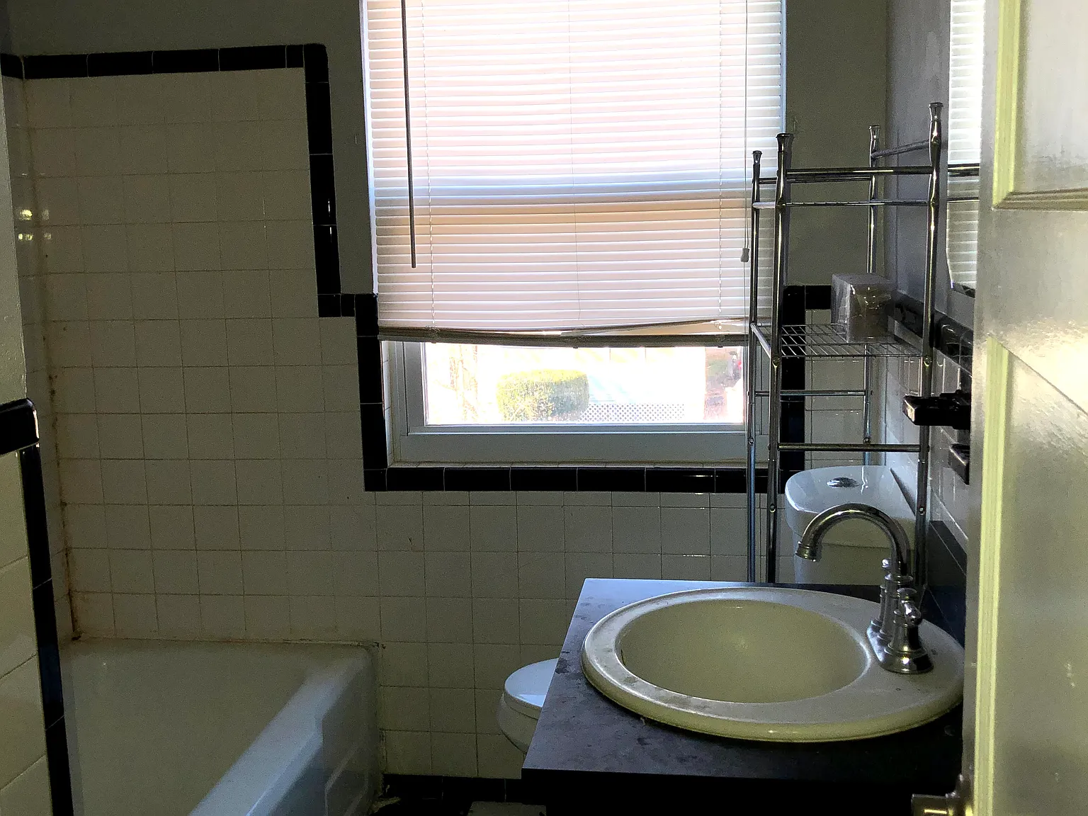 2 bed, 1050 sqft, $1,425 — Photo 4