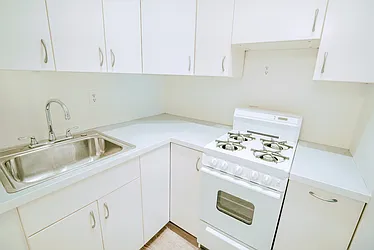 Rented by R New York