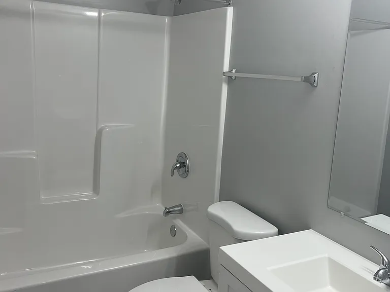 2421 W 18th St #4 — Photo 8