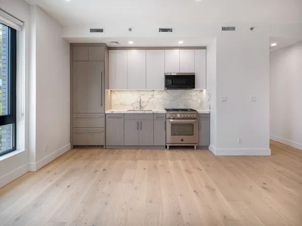 21-31 Shore Boulevard image 5 of 8