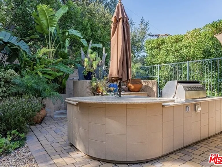 3110 Benedict Canyon Dr — Photo 66
