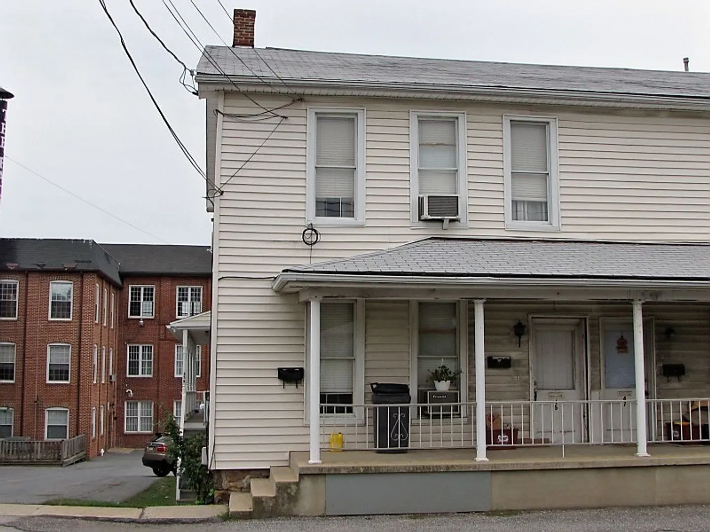Spacious 3 Floor Apartment w/ Most Utilities Included — Photo 1