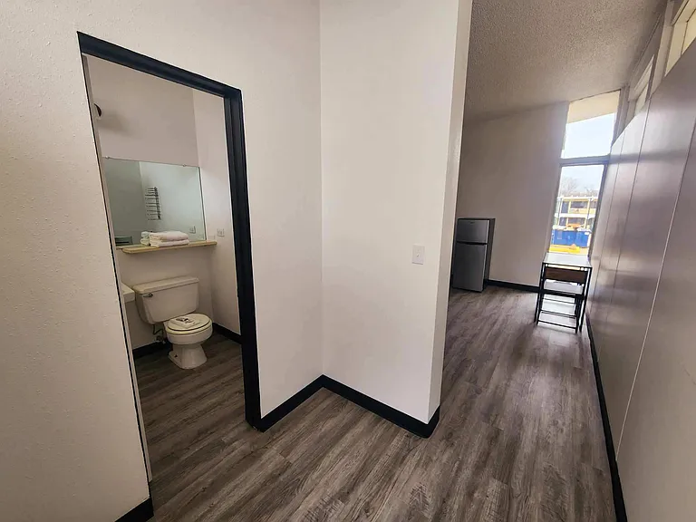 217 S Broadway Blvd — Photo 15