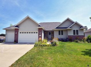 518 Pheasant Trl, Deerfield, WI 53531
