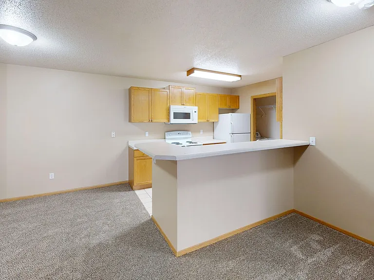 Dakota Park Apartments — Photo 36
