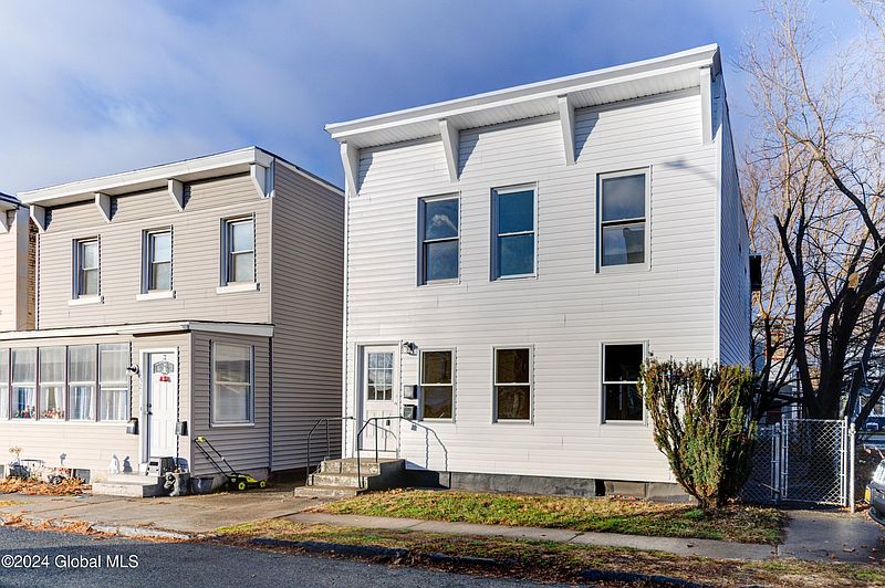 2nd image of 2523 Callahan Avenue