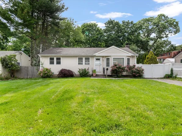 3 Kilburn Avenue, Huntington Station, NY 11746