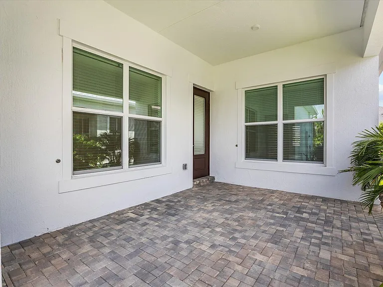 890 SW Newfield Pkwy — Photo 37