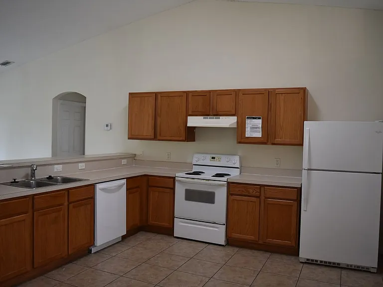 334 Bordeaux Ave NE — Photo 14