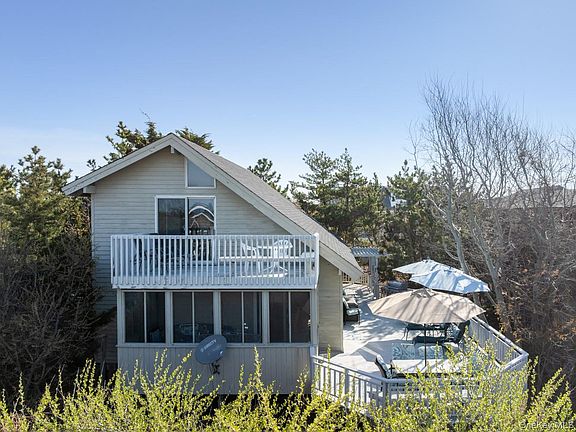3rd image of 200 Clipper Road