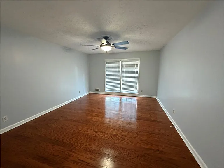 3336 Camelot Dr — Photo 16