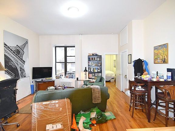 5th image of 138 W 72nd St APT 2