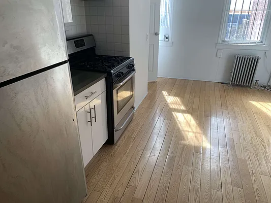 Rented by Flatiron Real Estate Advisors LLC | media 7