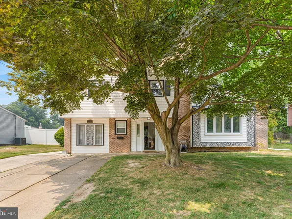633 Beverly Dr, Magnolia, NJ 08049