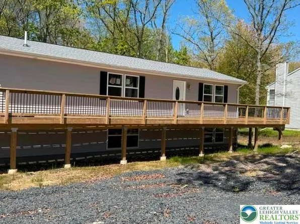 224 Kensington Dr, Lehman Township, PA 18324