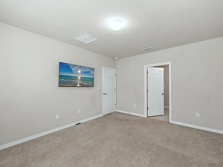20550 Charles St — Photo 16