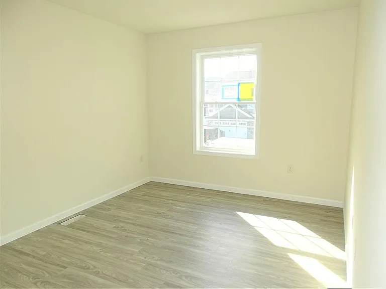 349 Cedar Holw — Photo 16