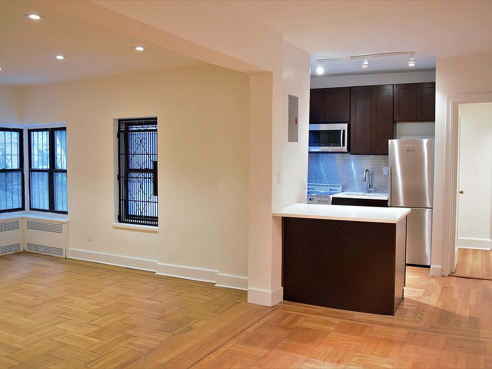 1st image of 230 Park Pl APT 1N