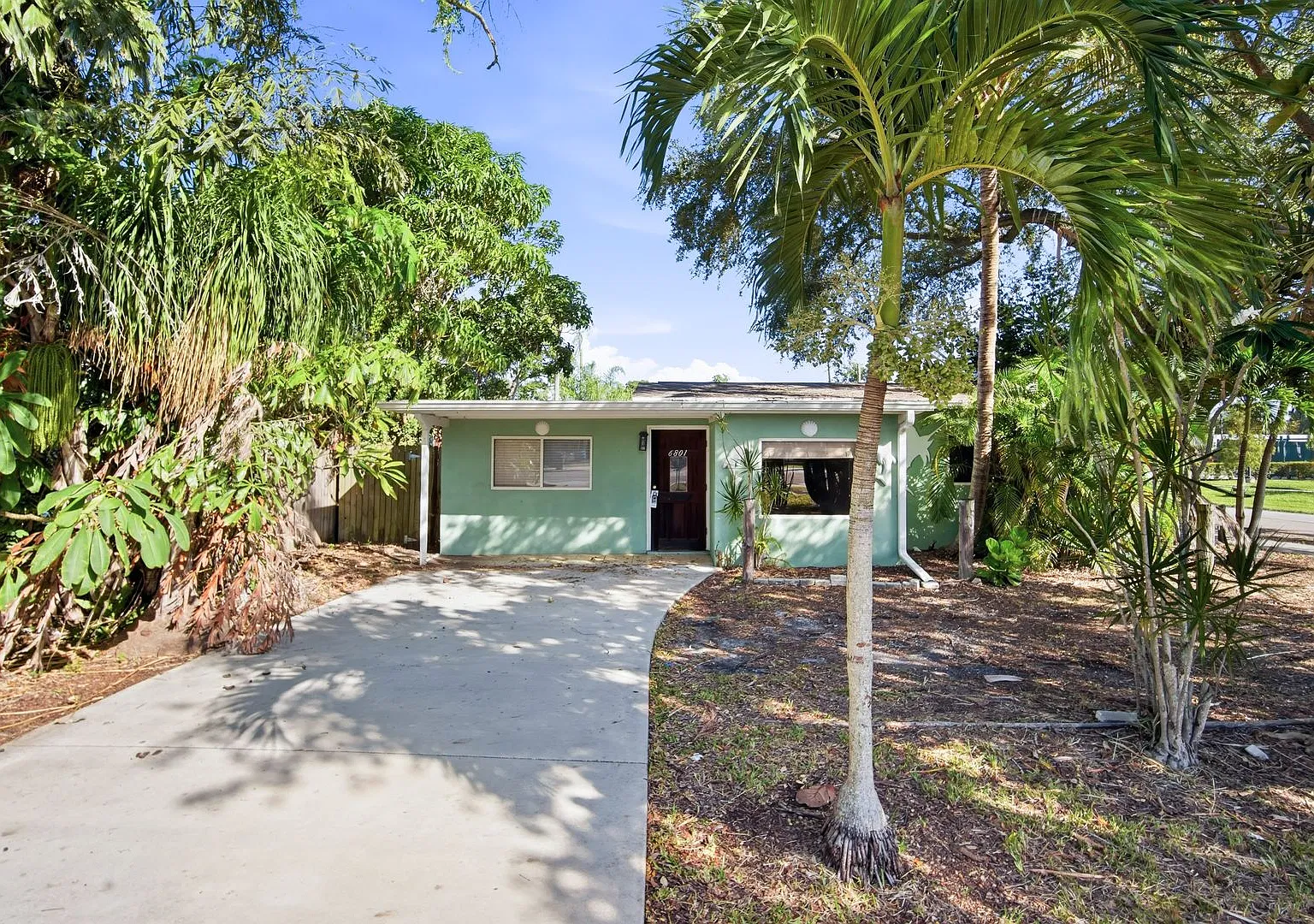 Newly renovated 4BDS 2BTH home with over 1200 Sqft Fenced Yard, Sec 8 OK — Photo 1
