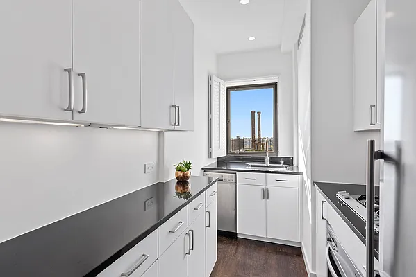 Sold by R New York | media 20