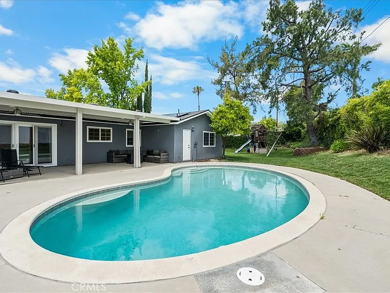 26111 Hatmor Dr — Photo 2