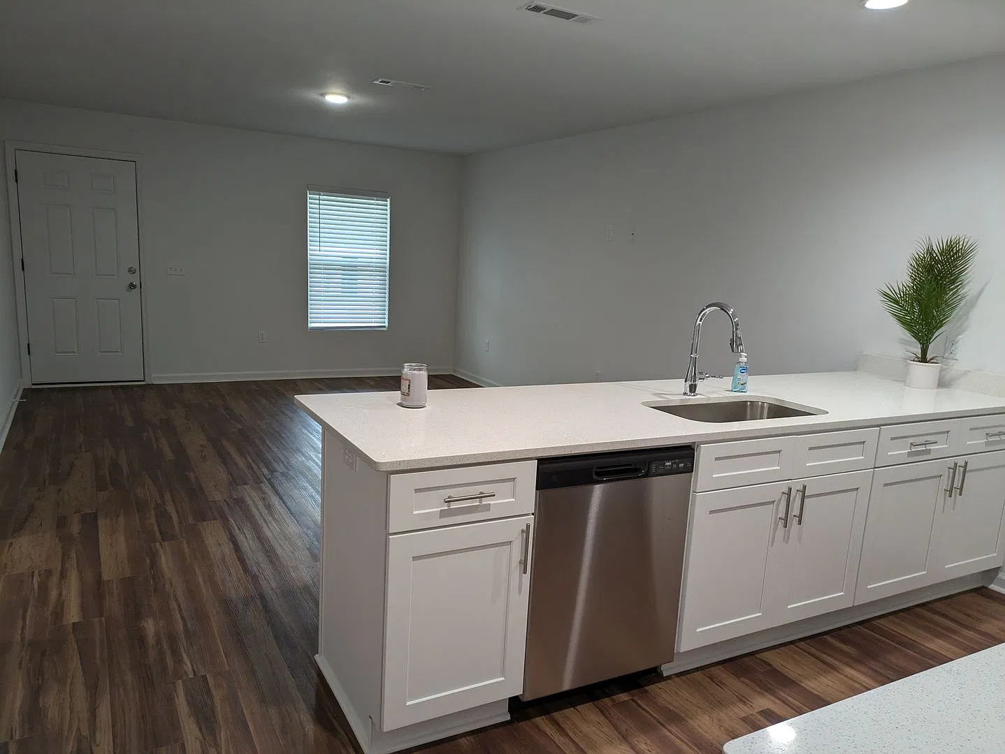 210 Charleston Drive — Photo 3