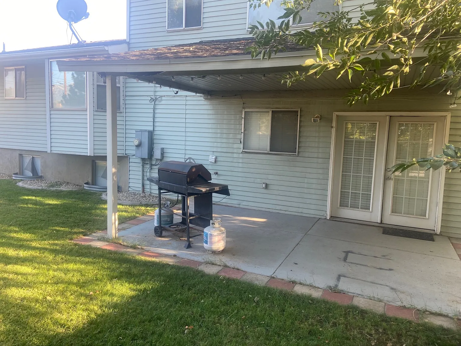 4 bed, 1.5 bath, 1978 sqft, $2,100 — Photo 3