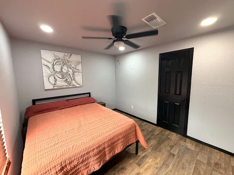 1214 College Ave — Photo 8