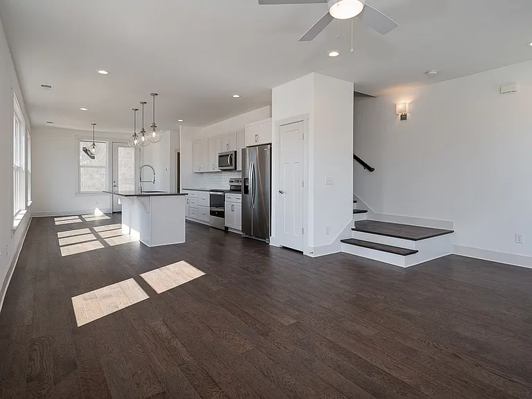 900 Meridian St — Photo 10