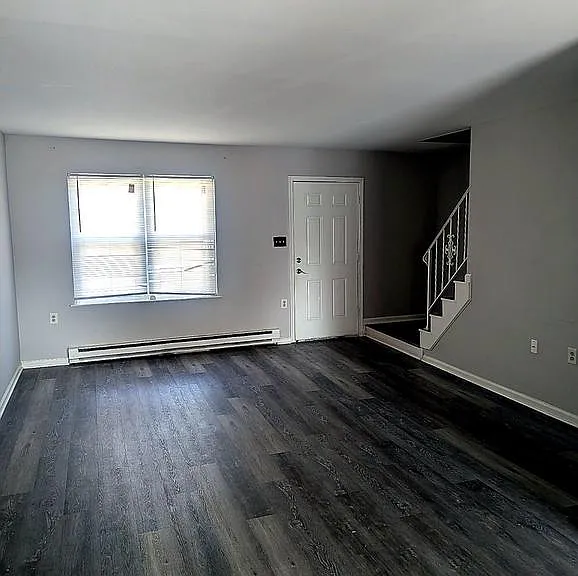 2825 Rhonda Ln — Photo 2