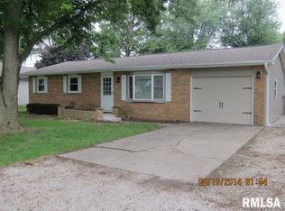 813 N 7th St, Pawnee, IL 62558