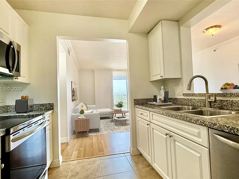 900 8th St #1501 — Photo 5