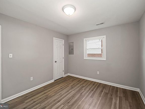 5th image of 1273 Cronin Dr