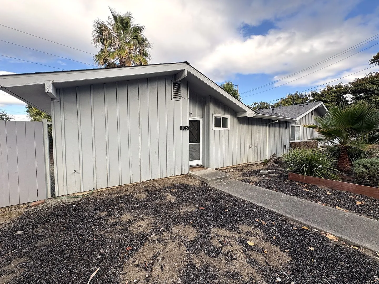 Beautifully Remodeled 1-Bedroom Apartment with ADU in Downtown Palo Alto Available Now! — Photo 2