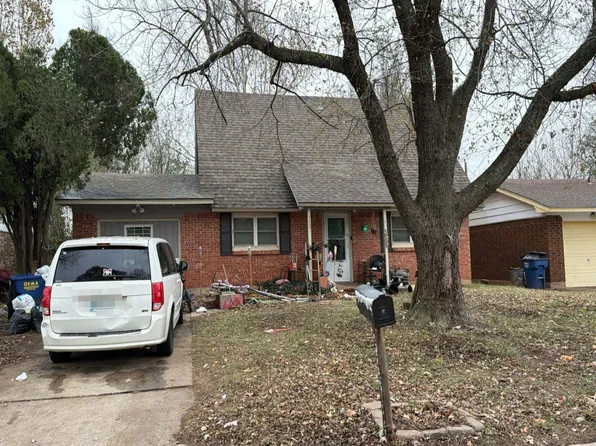 712 S Brookview Ln, Mustang, OK 73064