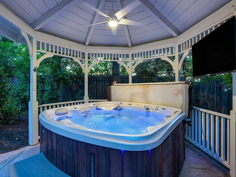 150 Tomlinson Dr — Photo 4