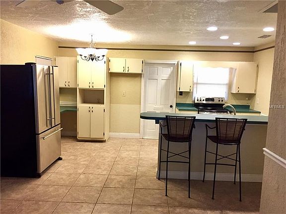3rd image of 39207 Park Dr