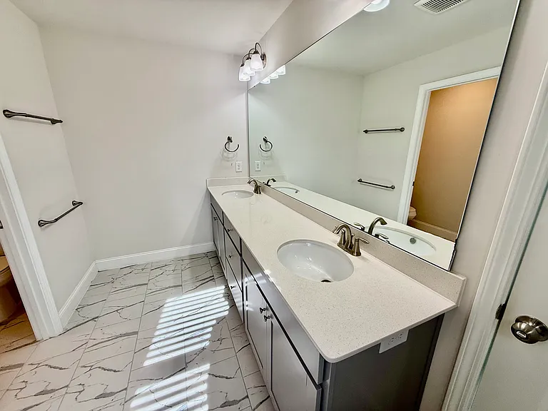 204 Stone River Dr — Photo 7