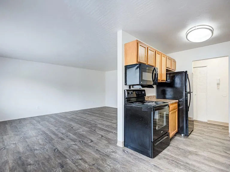 Lake Vista Apartment Homes — Photo 8