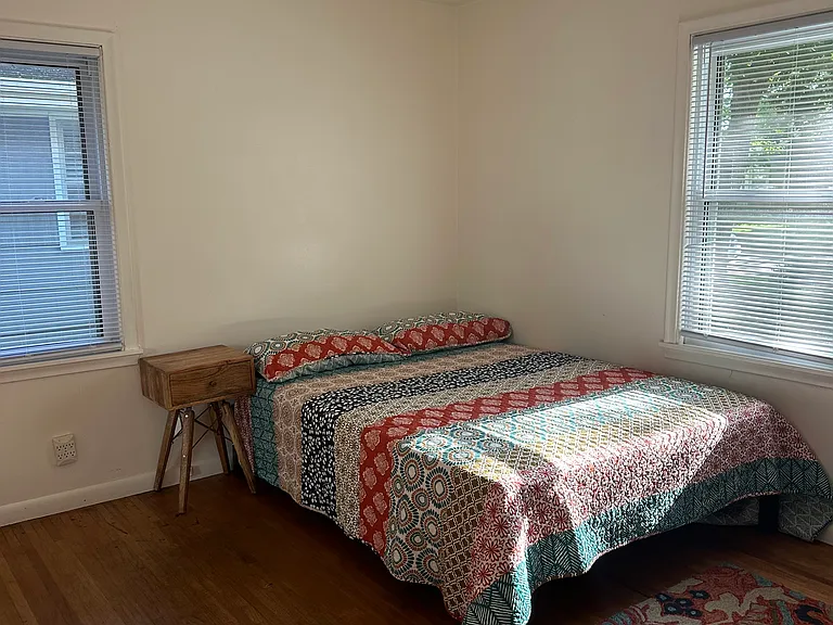 2421 Decatur Ave S — Photo 9