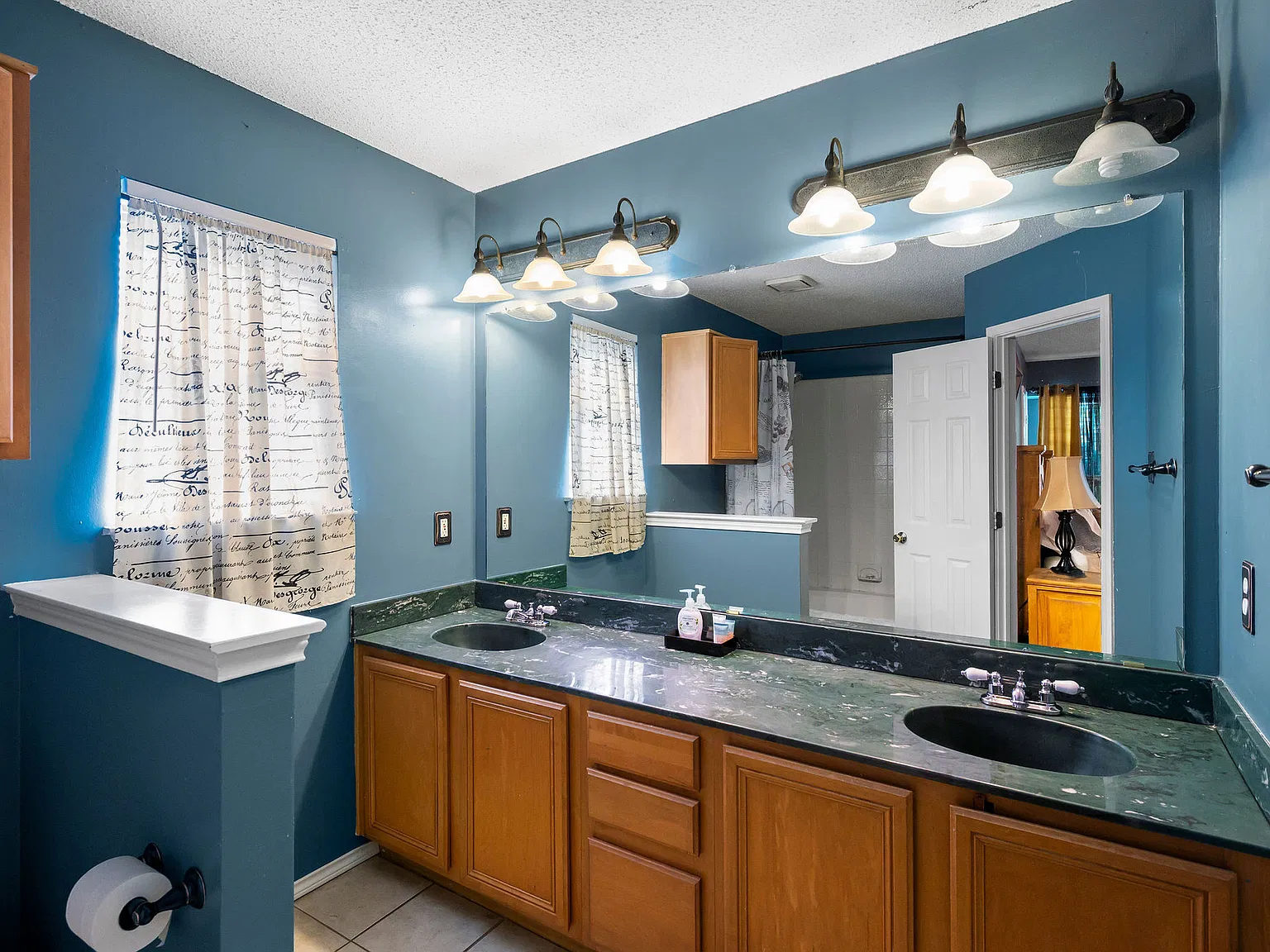 3 bed, 2.5 bath, 1394 sqft, $6,000 — Photo 4