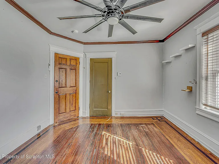 533 S Franklin St — Photo 19