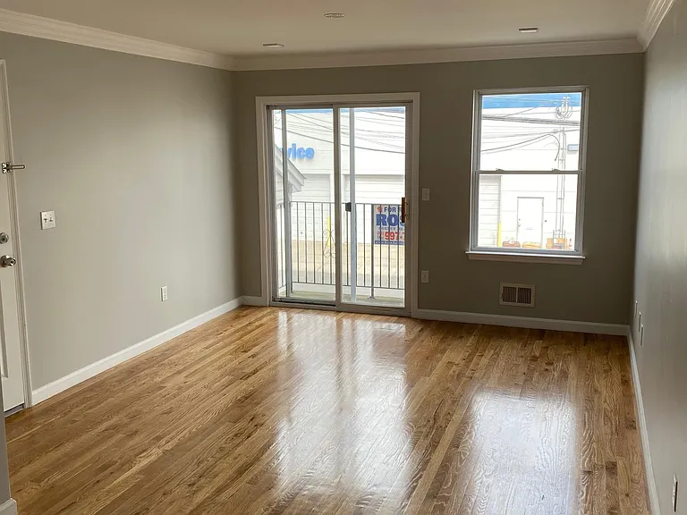 177 Roosevelt Ave #1 — Photo 4