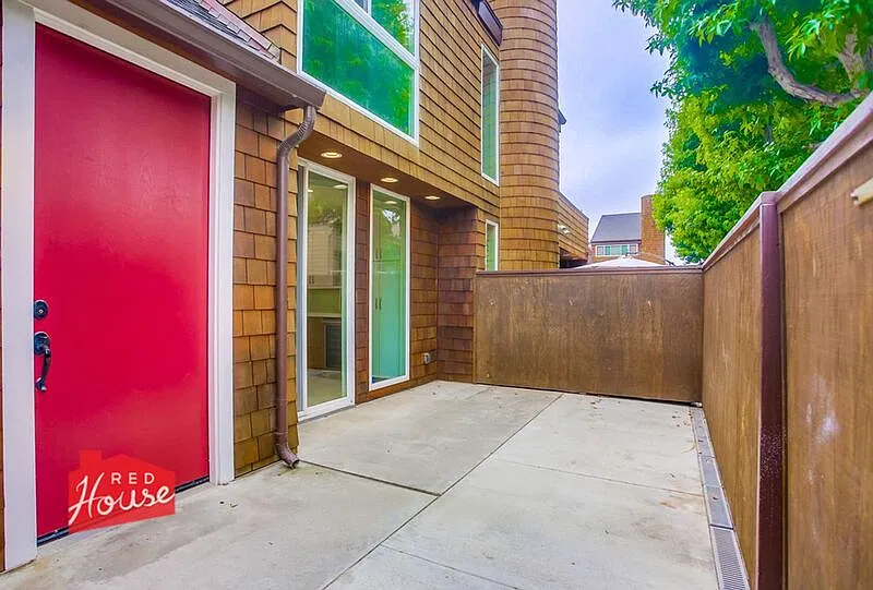 2 bed, 2.5 bath, 1484 sqft, $6,200 — Photo 3